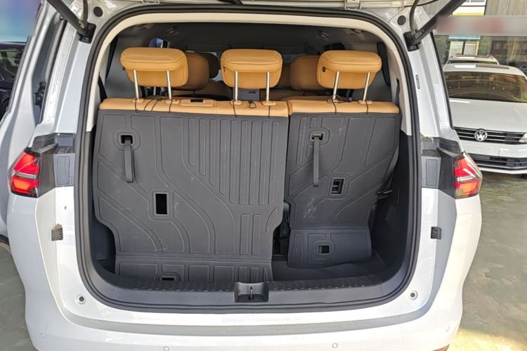 Used Wuling Starlight 730 2025 Model Plug-in Hybrid 125km Luxury Edition Trunk