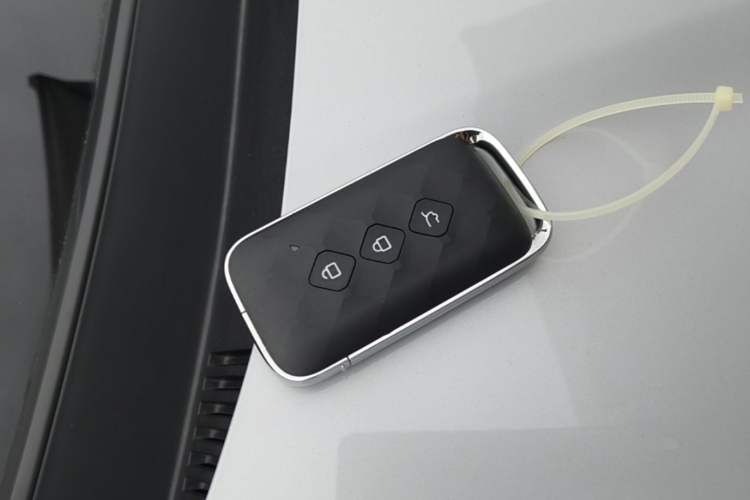 Used Wuling Starlight 730 2025 Model Plug-in Hybrid 125km Luxury Edition Vehicle Key