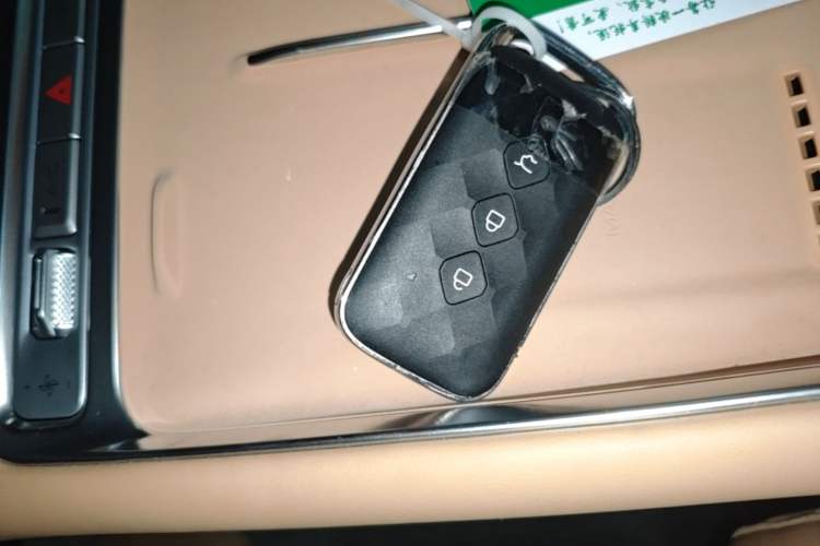 Used Wuling Starlight 730 2025 Model Plug-in Hybrid 125km Luxury Edition Vehicle Key