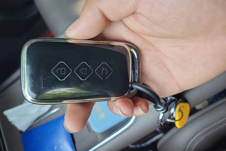 Used Wuling Starlight 730 2025 Model Plug-in Hybrid 125km Luxury Edition Vehicle Key