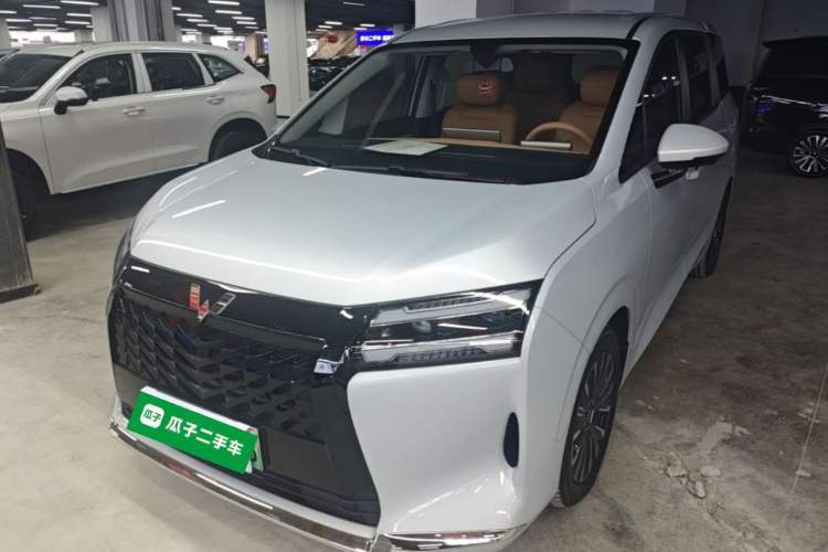 Używany Wuling Starlight 730 2025 Model Plug-in Hybrid 125km Luxury Edition Guazi used car, China used car export, Used car for sale, Used cars, Cheapest cars for sale