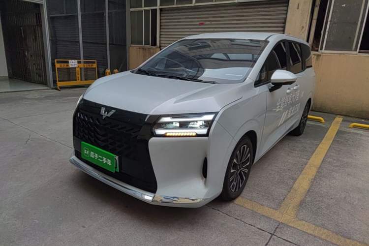 Wuling Starlight 730 2025 Model Plug-in Hybrid 125km Luxury Edition