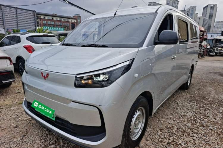 Wuling Yangguang Pro 2026 Model 405km Pure Electric Functional Bus Edition—6 Seats