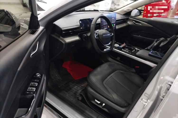 Used Wuling Xingguang 2024 Co-Creation Edition 510 Advanced Model Driver Seat