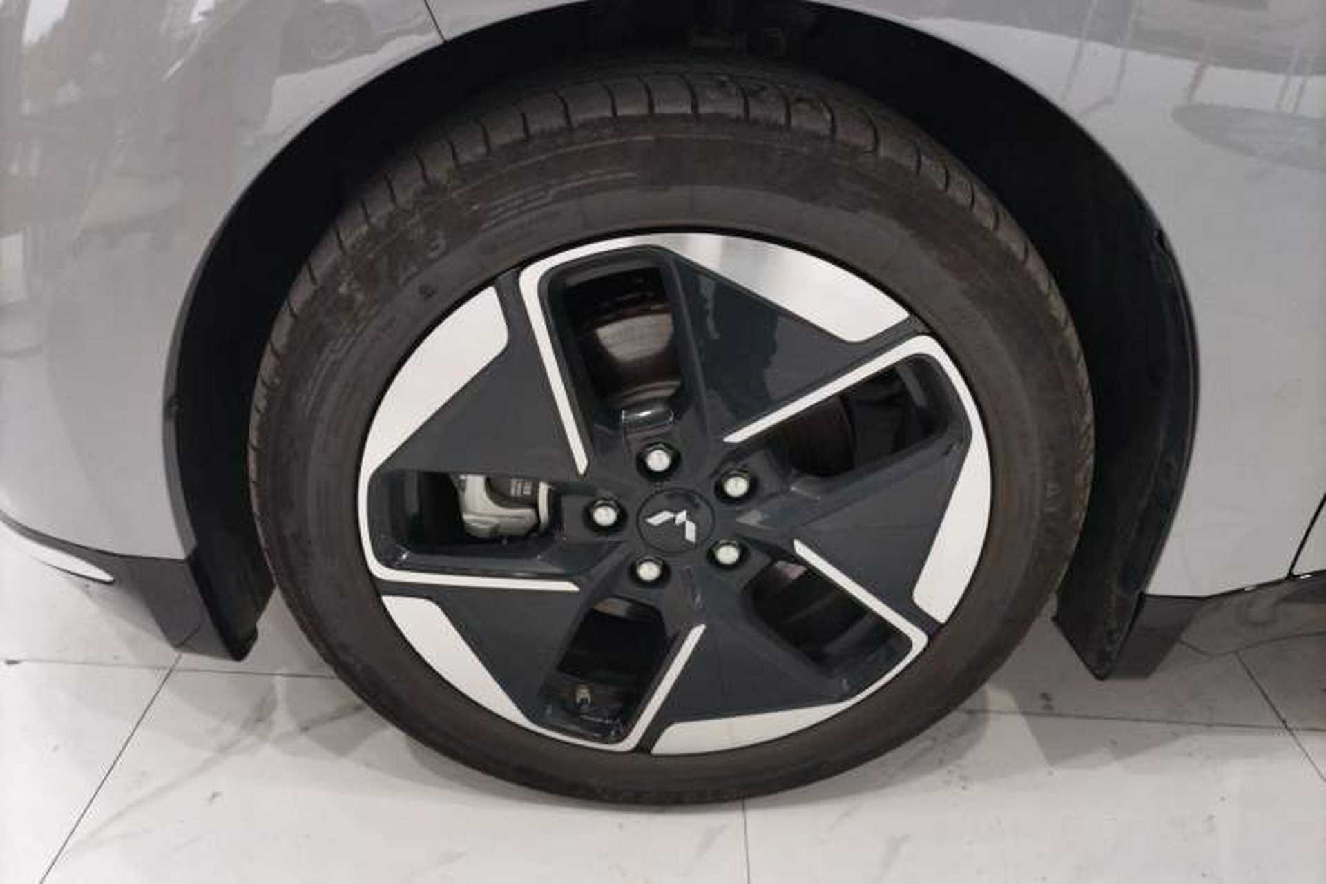 Used Wuling Xingguang 2024 Co-Creation Edition 510 Advanced Model Left Front Wheel Hub