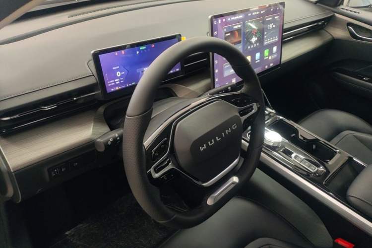 Used Wuling Xingguang 2023 150 Advanced Edition Center Console