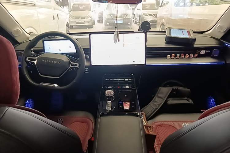 Used Wuling Xingguang 2023 150 Advanced Edition Center Console