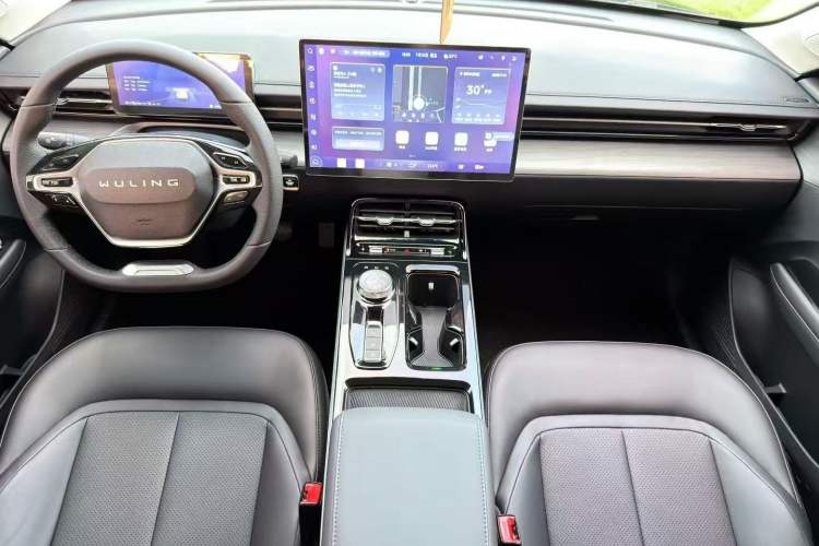 Used Wuling Xingguang 2023 150 Advanced Edition Center Console