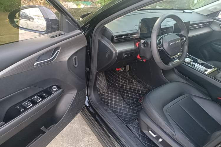 Used Wuling Xingguang 2023 70 Standard Edition Driver Seat