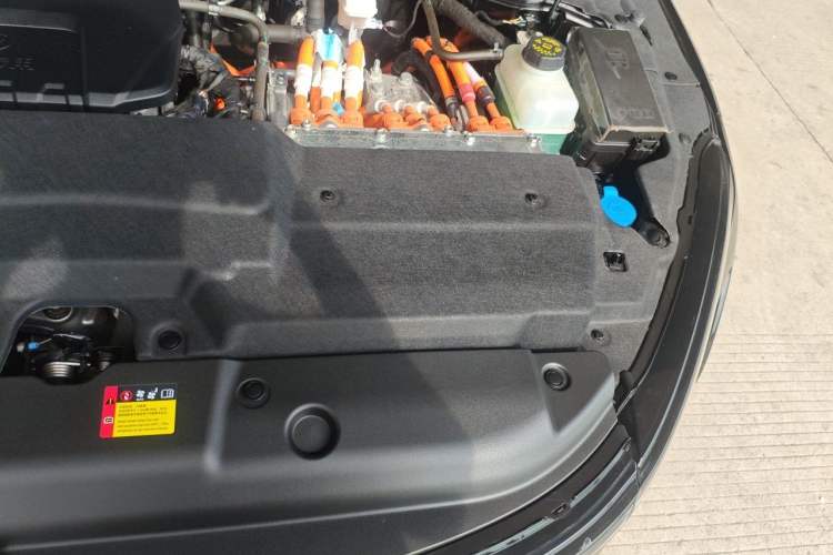 Used Wuling Xingguang 2023 150 Advanced Edition Engine Bay Left