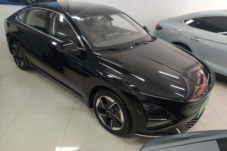 Used Wuling Xingguang 2023 150 Advanced Edition Front Right 45 Deg