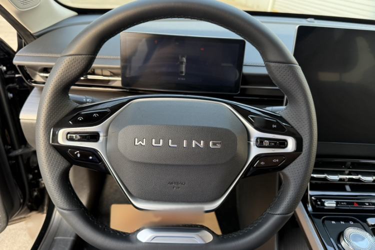 Used Wuling Xingguang 2023 150 Advanced Edition Interior 9