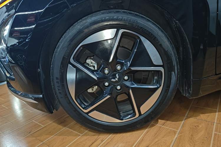 Used Wuling Xingguang 2023 150 Advanced Edition Left Front Wheel Hub