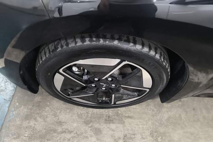 Used Wuling Xingguang 2023 150 Advanced Edition Left Front Wheel Hub