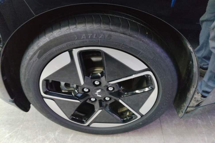 Used Wuling Xingguang 2023 150 Advanced Edition Left Front Wheel Hub