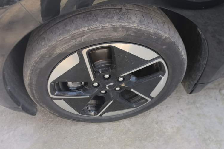 Used Wuling Xingguang 2023 150 Advanced Edition Left Front Wheel Hub