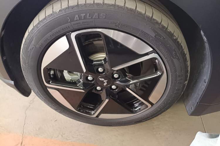 Used Wuling Xingguang 2023 150 Advanced Edition Left Front Wheel Hub