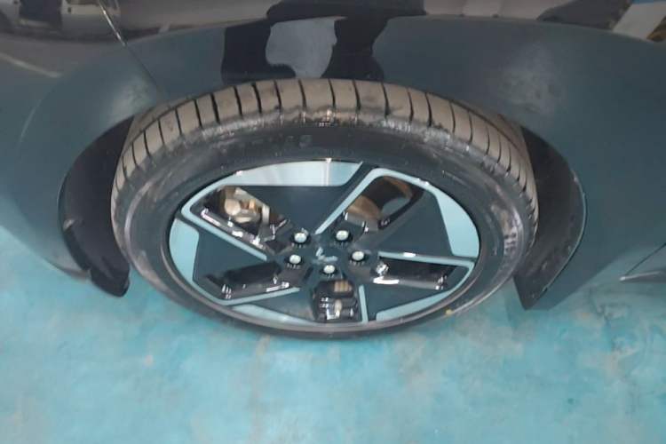 Used Wuling Xingguang 2023 150 Advanced Edition Left Front Wheel Hub
