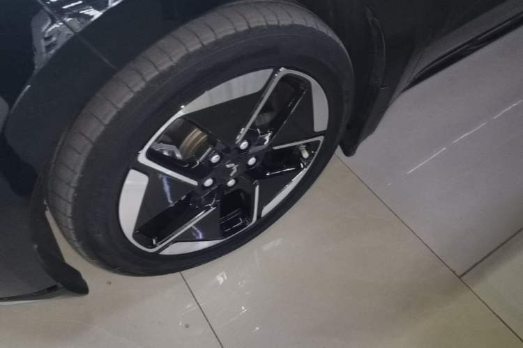 Used Wuling Xingguang 2023 150 Advanced Edition Left Front Wheel Hub