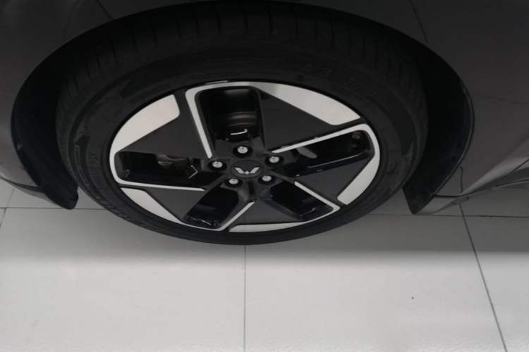 Used Wuling Xingguang 2023 150 Advanced Edition Left Front Wheel Hub