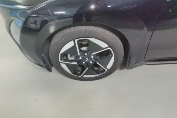 Used Wuling Xingguang 2023 150 Advanced Edition Left Front Wheel Hub