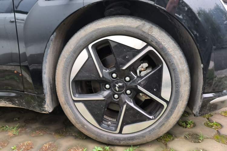 Used Wuling Xingguang 2023 150 Advanced Edition Right Front Wheel Hub