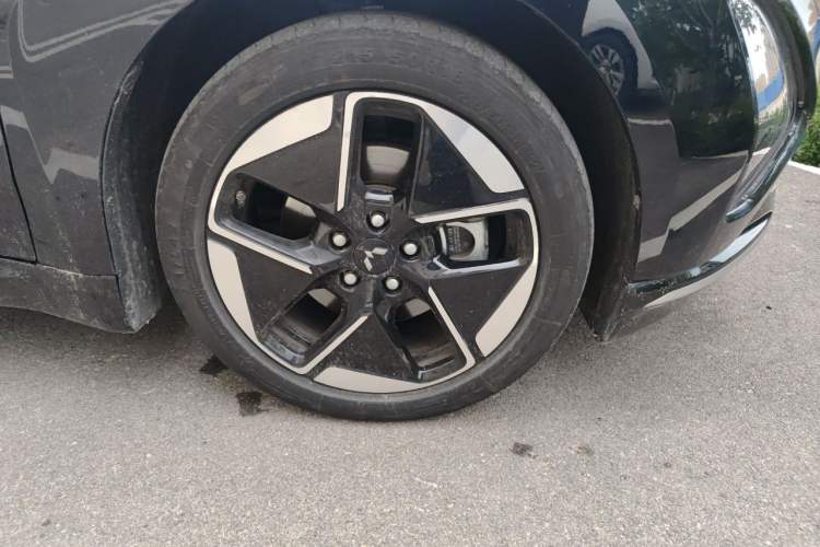 Used Wuling Xingguang 2023 150 Advanced Edition Right Front Wheel Hub