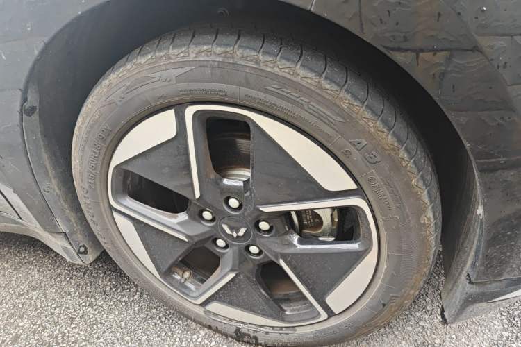 Used Wuling Xingguang 2023 150 Advanced Edition Right Front Wheel Hub