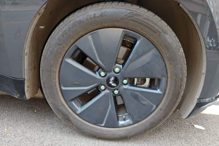 Used Wuling Xingguang 2023 70 Standard Edition Right Front Wheel Hub