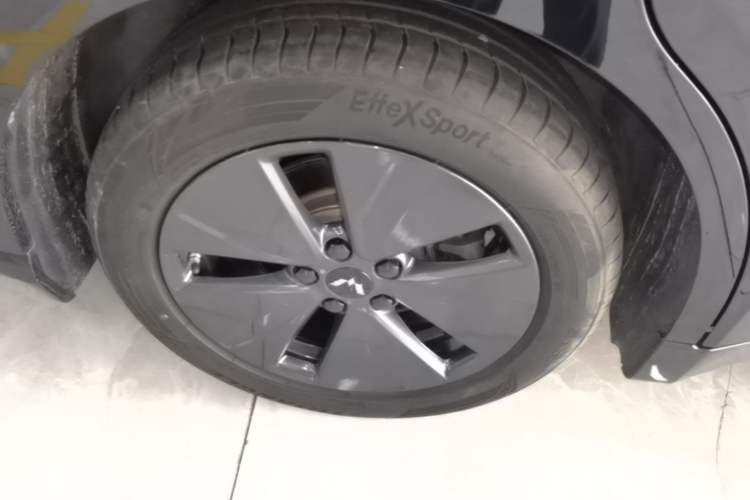 Used Wuling Xingguang 2023 70 Standard Edition Right Rear Wheel Hub