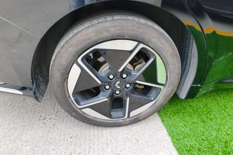 Used Wuling Xingguang 2023 150 Advanced Edition Right Rear Wheel Hub