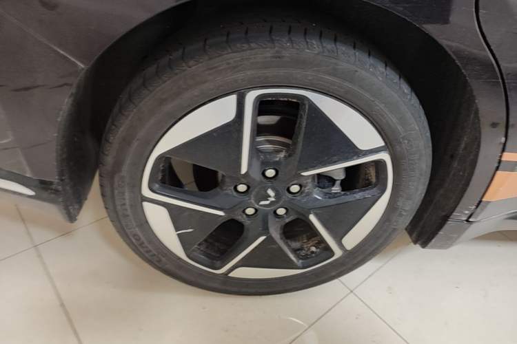 Used Wuling Xingguang 2023 150 Advanced Edition Right Rear Wheel Hub