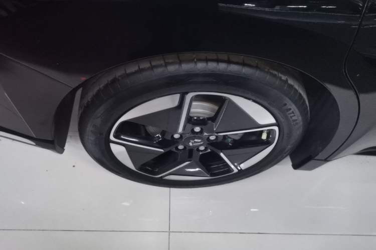 Used Wuling Xingguang 2023 150 Advanced Edition Right Rear Wheel Hub