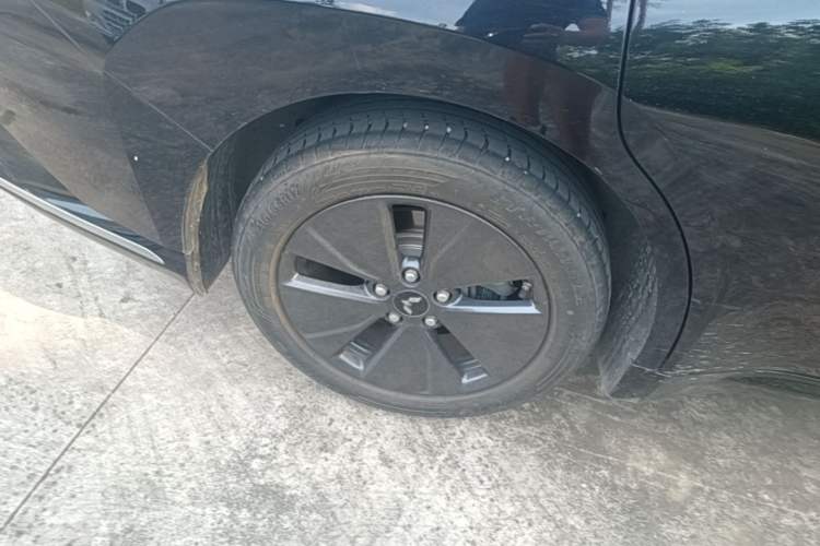 Used Wuling Xingguang 2023 70 Standard Edition Right Rear Wheel Hub