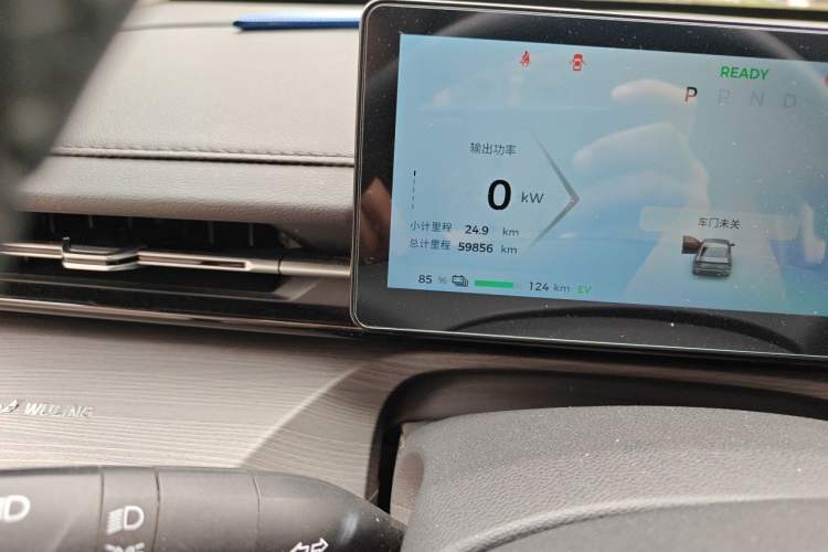 Used Wuling Xingguang 2023 150 Advanced Edition Odometer Close Up
