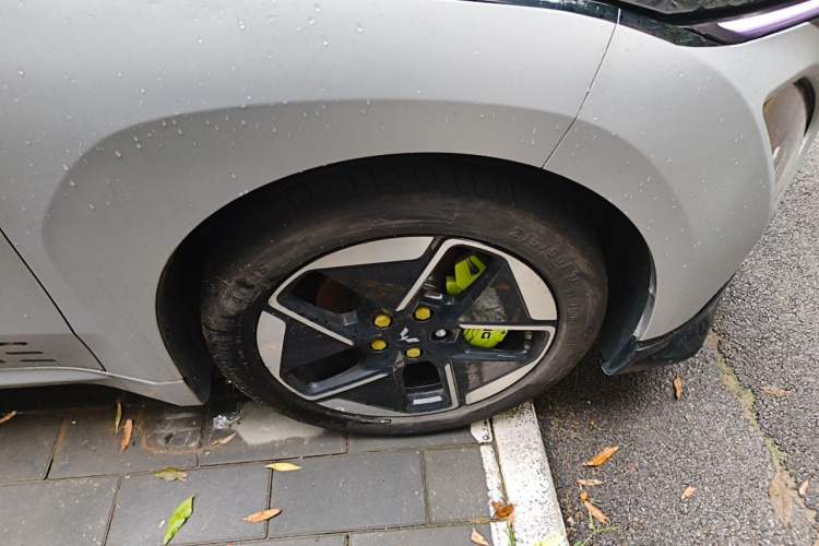 Used Wuling Xingguang 2023 150 Advanced Edition Right Front Wheel Hub