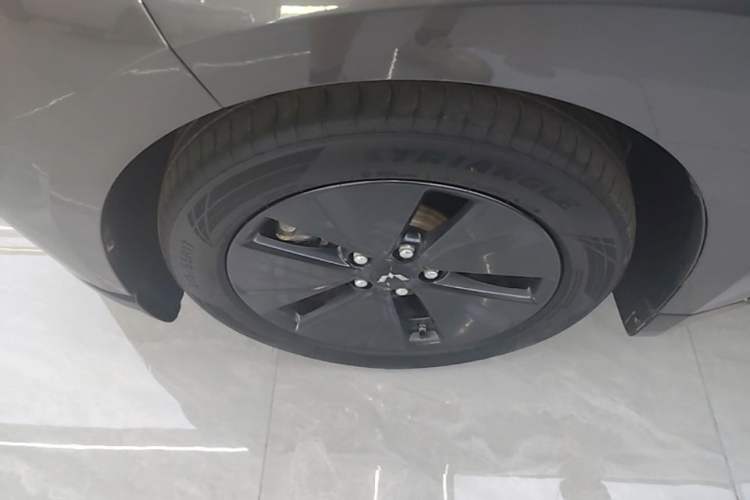Used Wuling Xingguang 2023 70 Standard Edition Left Front Wheel Hub