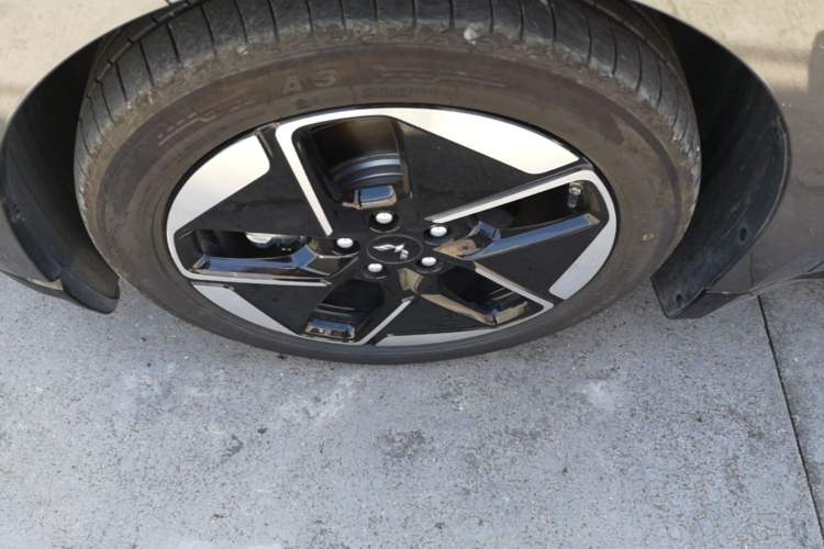 Used Wuling Xingguang 2023 150 Advanced Edition Left Front Wheel Hub
