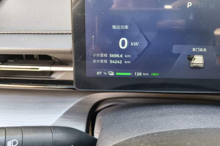 Used Wuling Xingguang 2023 150 Advanced Edition Odometer Close Up