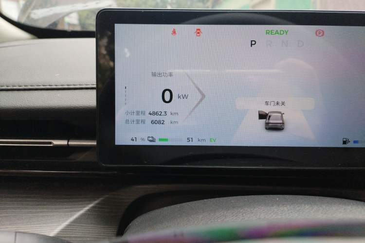 Used Wuling Xingguang 2023 150 Advanced Edition Odometer Close Up