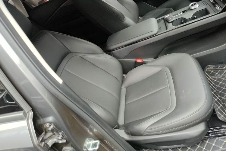 Used Wuling Xingguang 2023 70 Standard Edition Right Front Seat