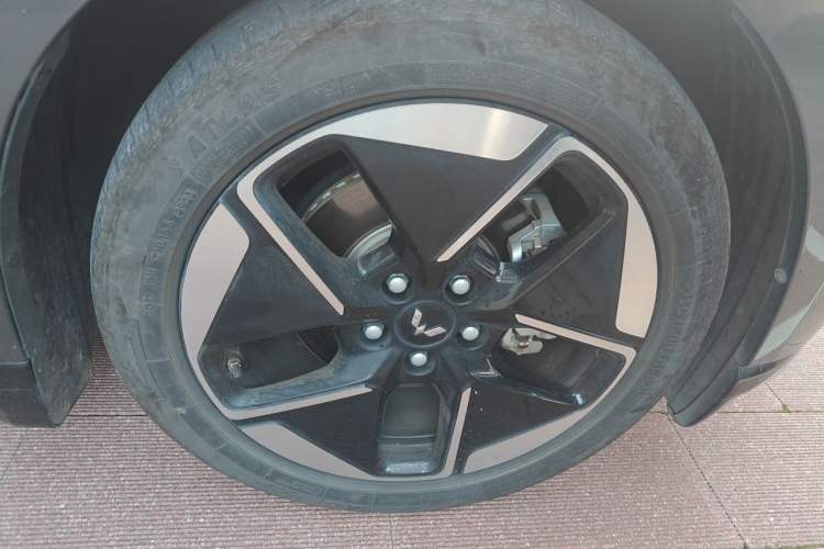 Used Wuling Xingguang 2023 150 Advanced Edition Right Front Wheel Hub
