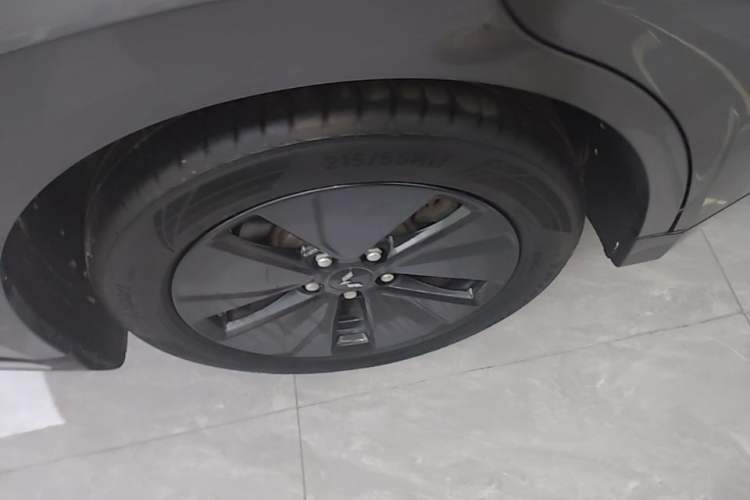 Used Wuling Xingguang 2023 70 Standard Edition Right Rear Wheel Hub