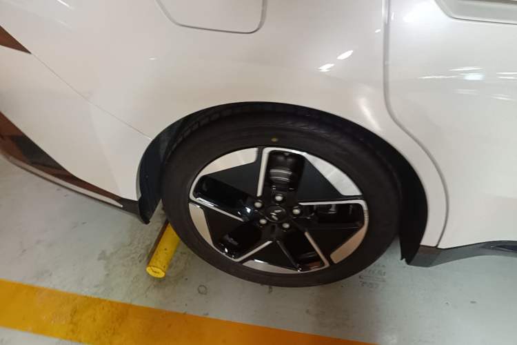 Used Wuling Xingguang 2023 150 Advanced Edition Right Rear Wheel Hub