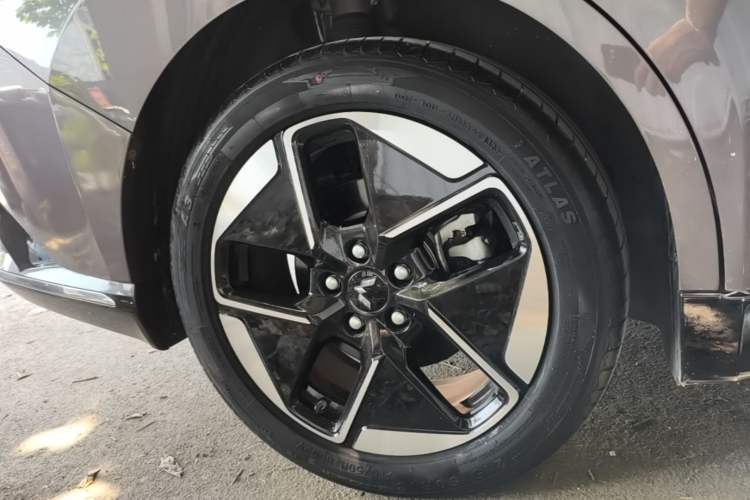Used Wuling Xingguang 2023 150 Advanced Edition Right Rear Wheel Hub