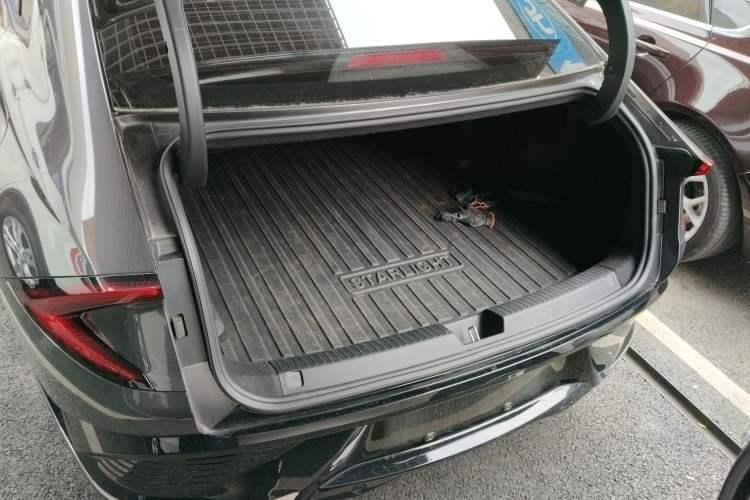 Used Wuling Xingguang 2023 70 Standard Edition Trunk