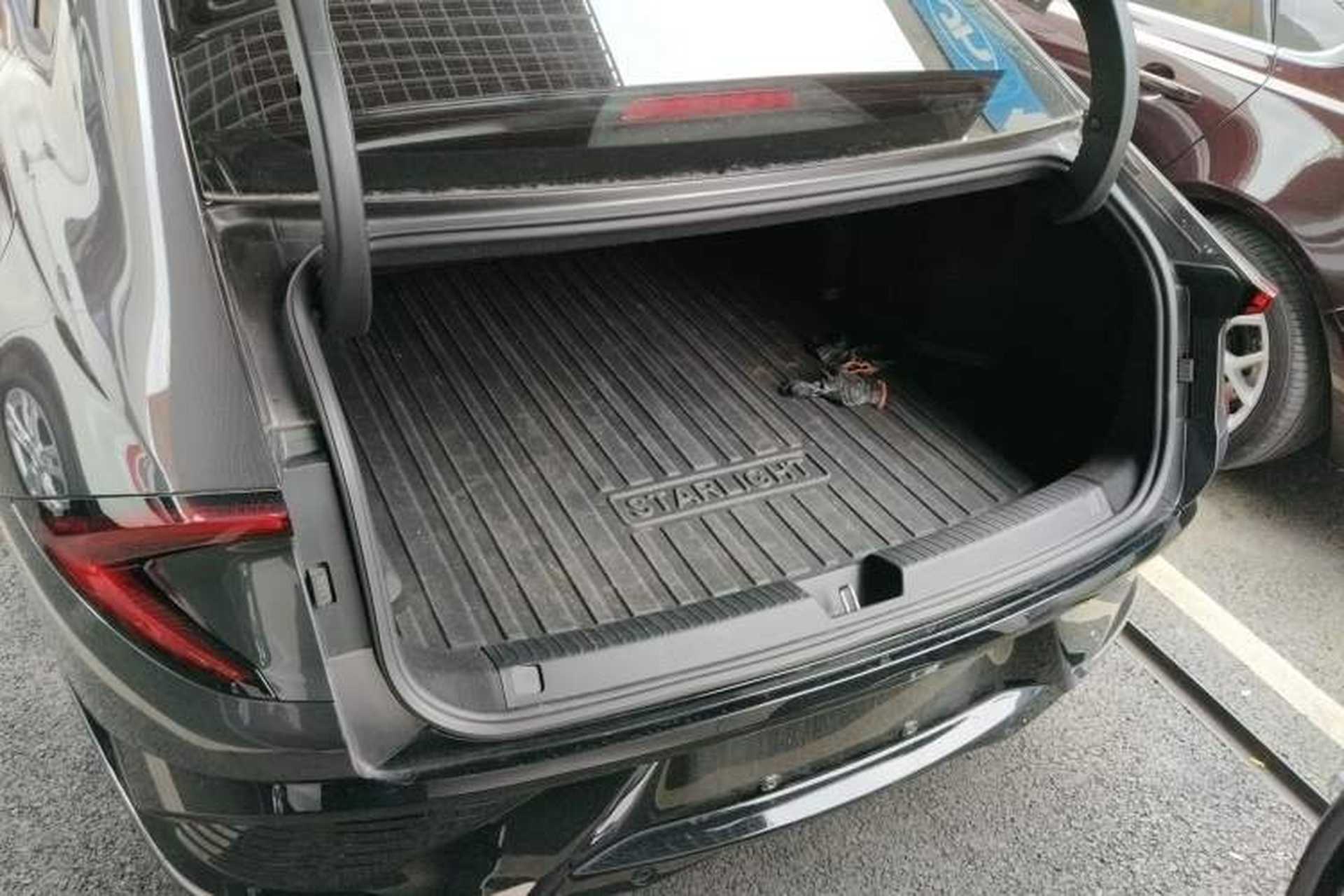 Used Wuling Xingguang 2023 70 Standard Edition Trunk