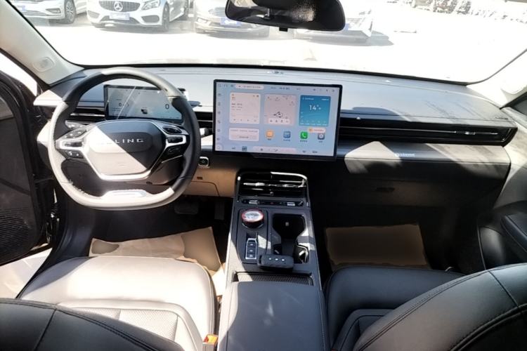 Used Wuling Xingguang 2023 150 Advanced Edition Center Console