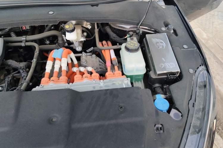 Used Wuling Xingguang 2023 70 Standard Edition Engine Bay Left