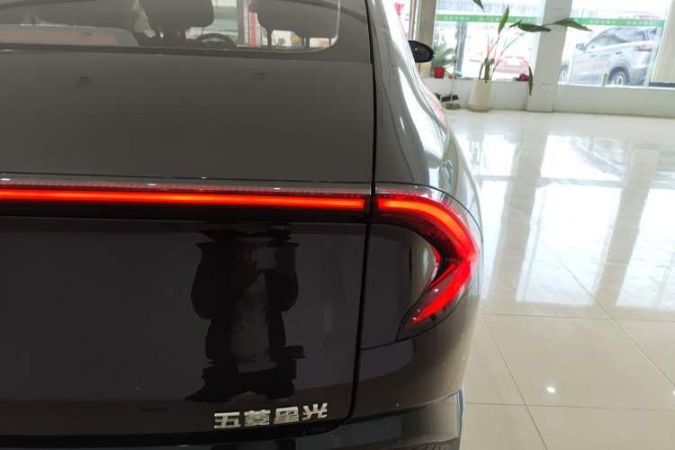 Used Wuling Xingguang 2023 70 Standard Edition Exterior 3